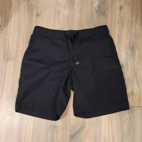 Uniqlo Shorts Uniqlo Black Cargo Large Mens Shorts 3336 Waist
